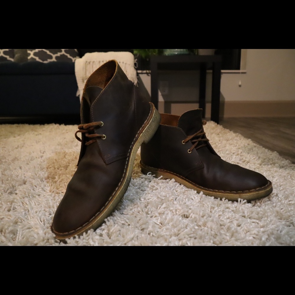 LIKE NEW- Clarks Desert Chukka Boot